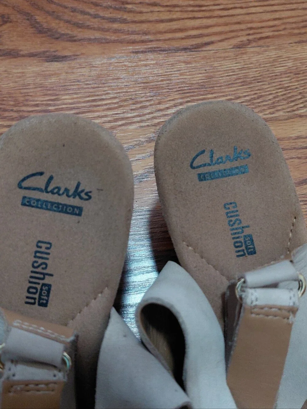 Clarks Chunky Wedge Sandals Women Sz 9 Taupe Beige Open Toe Soft Cushion Sandal